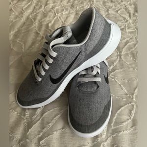 Men’s golf shoes